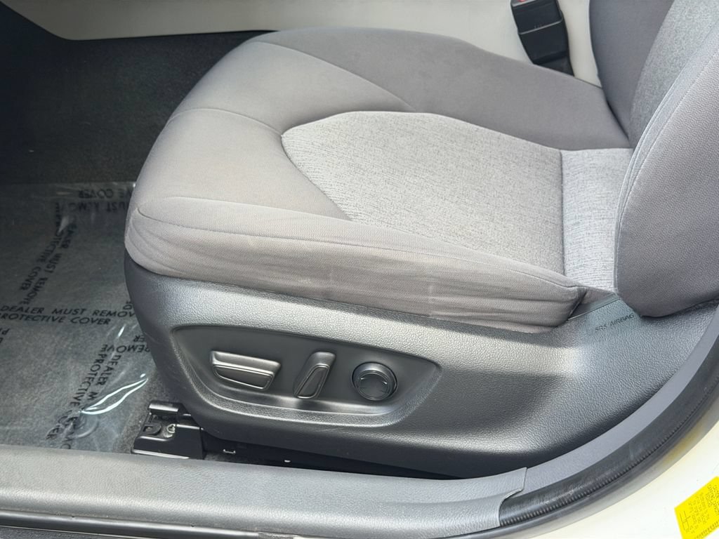 Used 2022 Toyota Camry LE FWD image 18