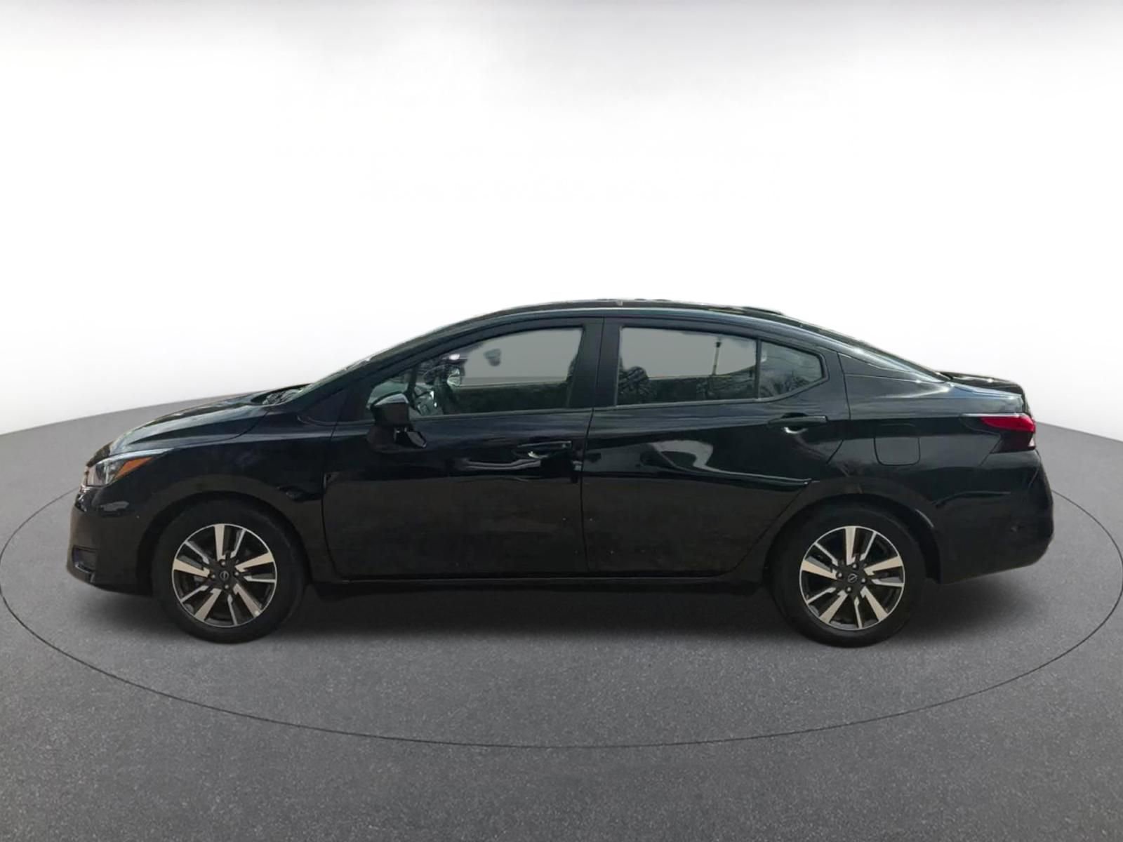 Used 2025 Nissan Versa SV FWD image 9