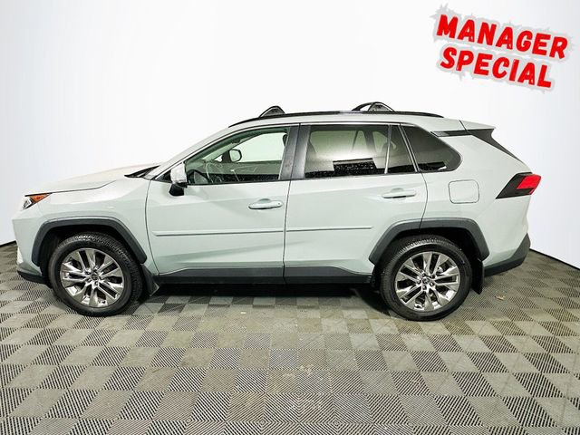 Used 2021 Toyota RAV4 XLE Premium image 5