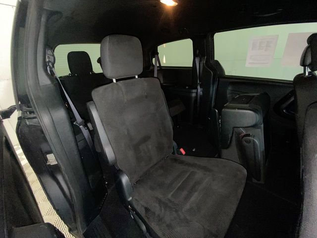 Used 2017 Dodge Grand Caravan SE FWD image 10