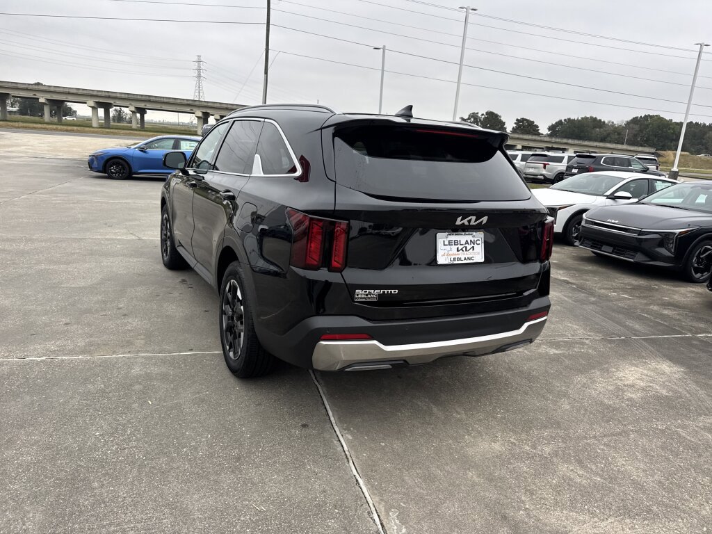 Certified 2025 Kia Sorento S w/ Panoramic Sunroof Package image 22