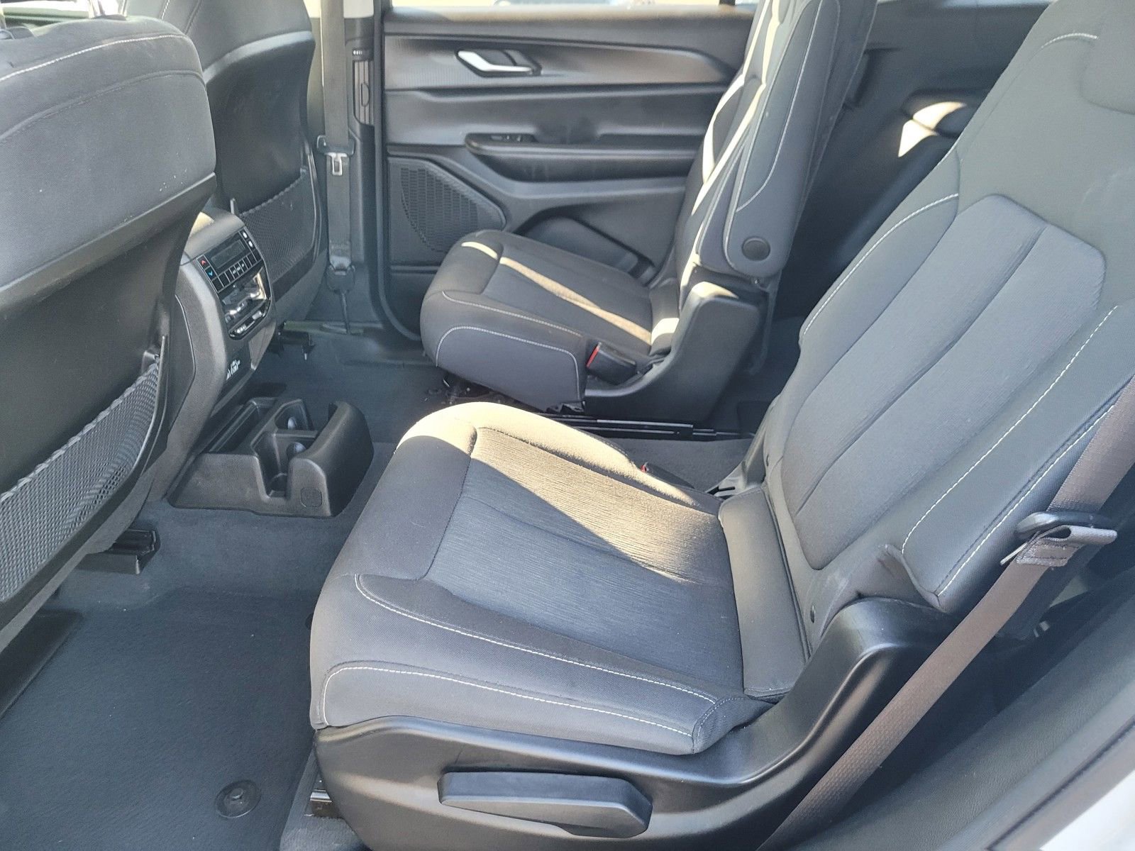 Used 2023 Jeep Grand Cherokee L Laredo image 11