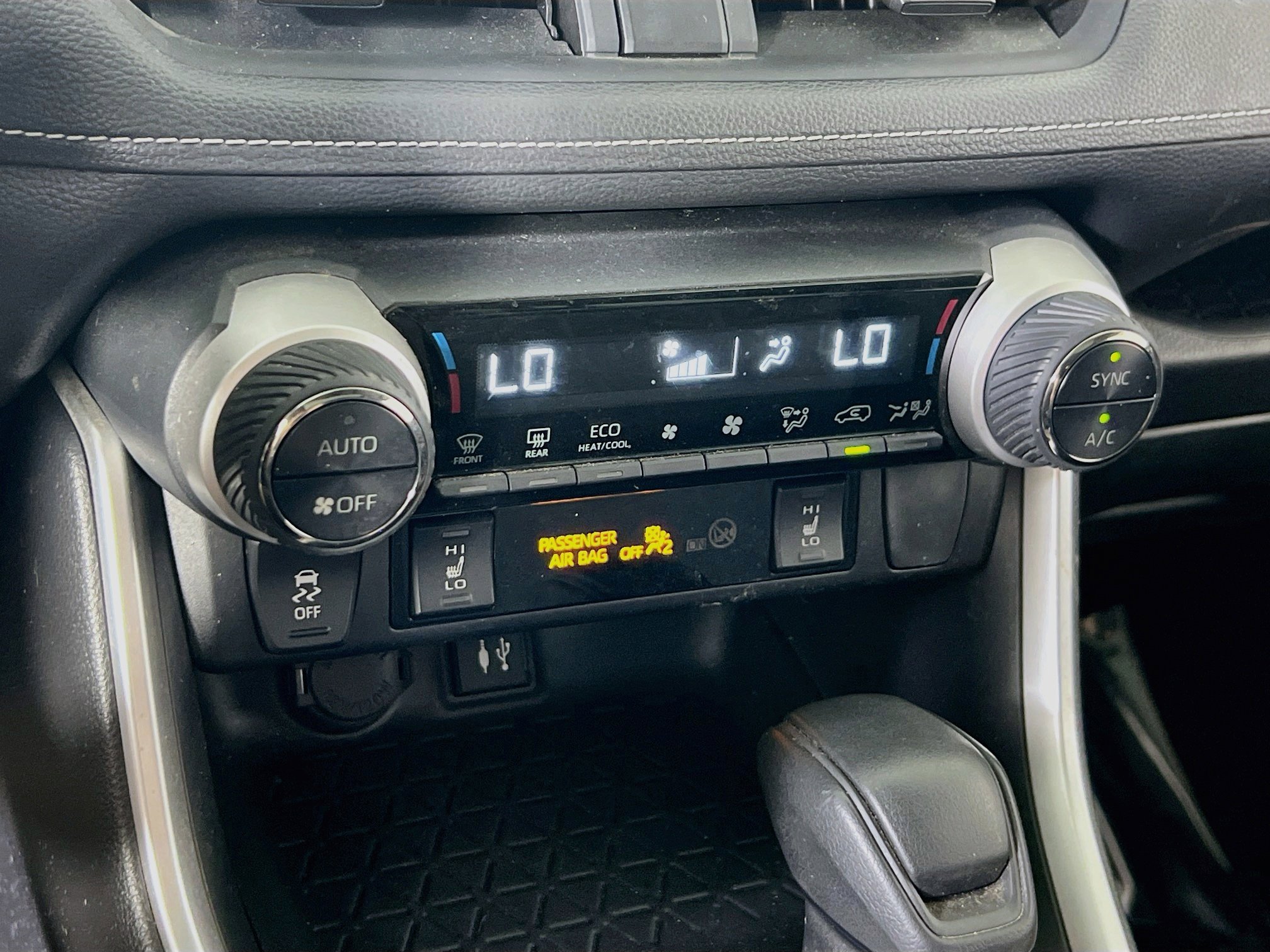 Used 2019 Toyota RAV4 XLE w/ Convenience Package image 14