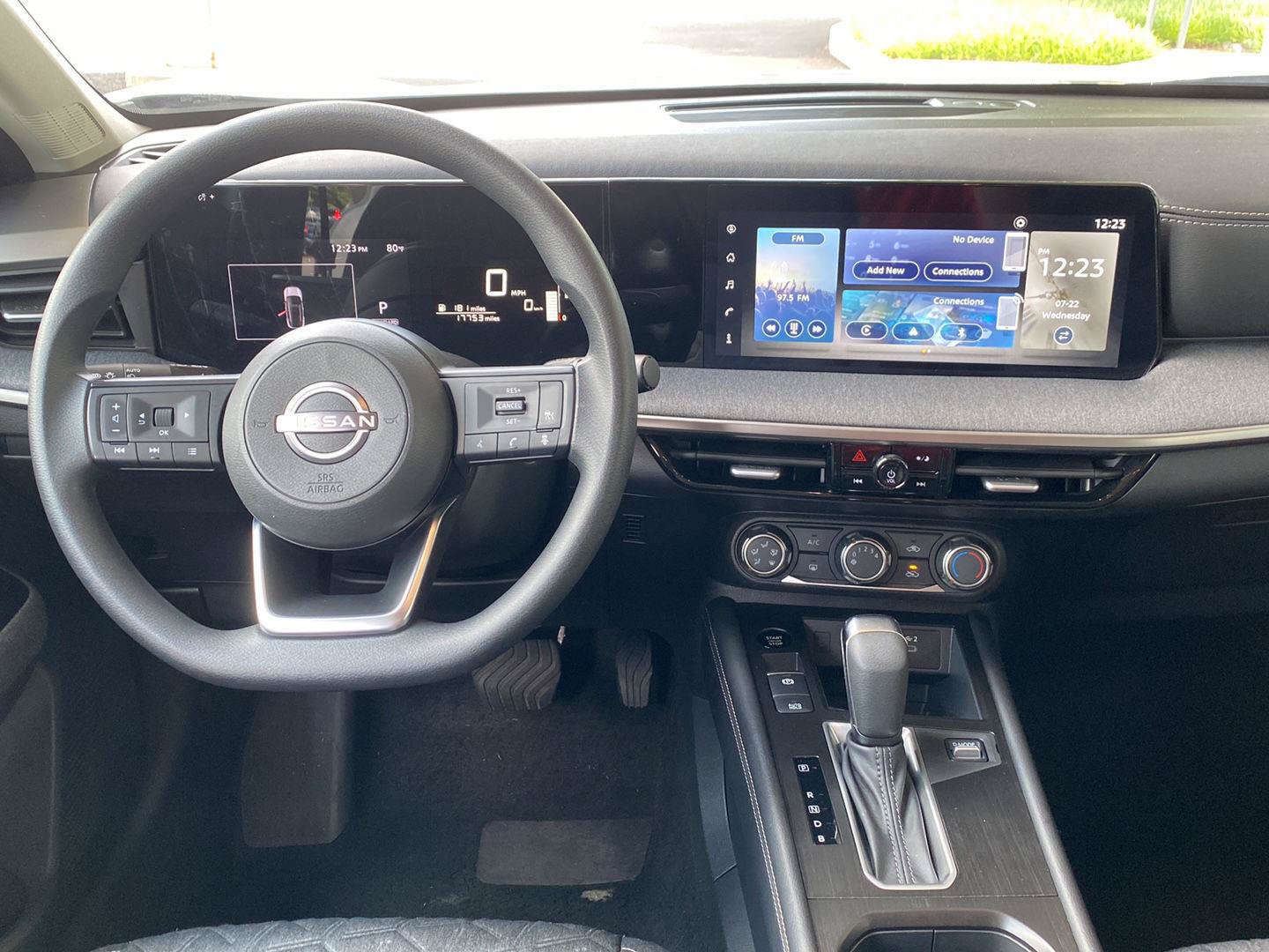 Certified 2025 Nissan Kicks SV AWD/4WD image 18
