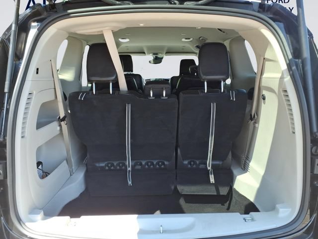 Used 2024 Chrysler Pacifica Touring-L FWD image 8