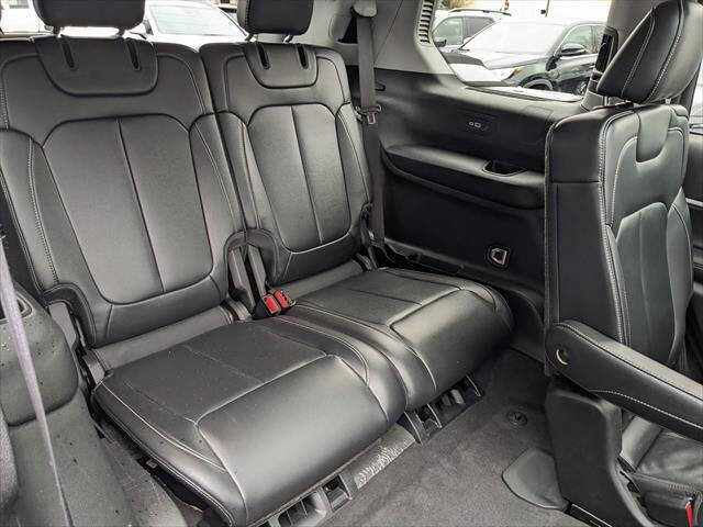 Used 2022 Jeep Grand Cherokee L Limited image 17