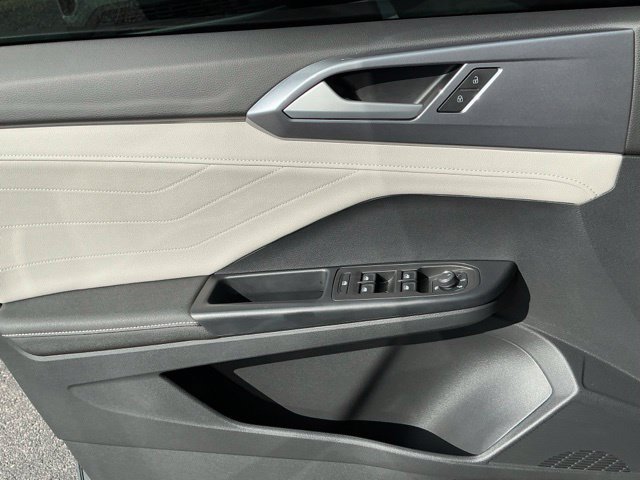 Certified 2025 Volkswagen Taos SEL AWD/4WD image 12