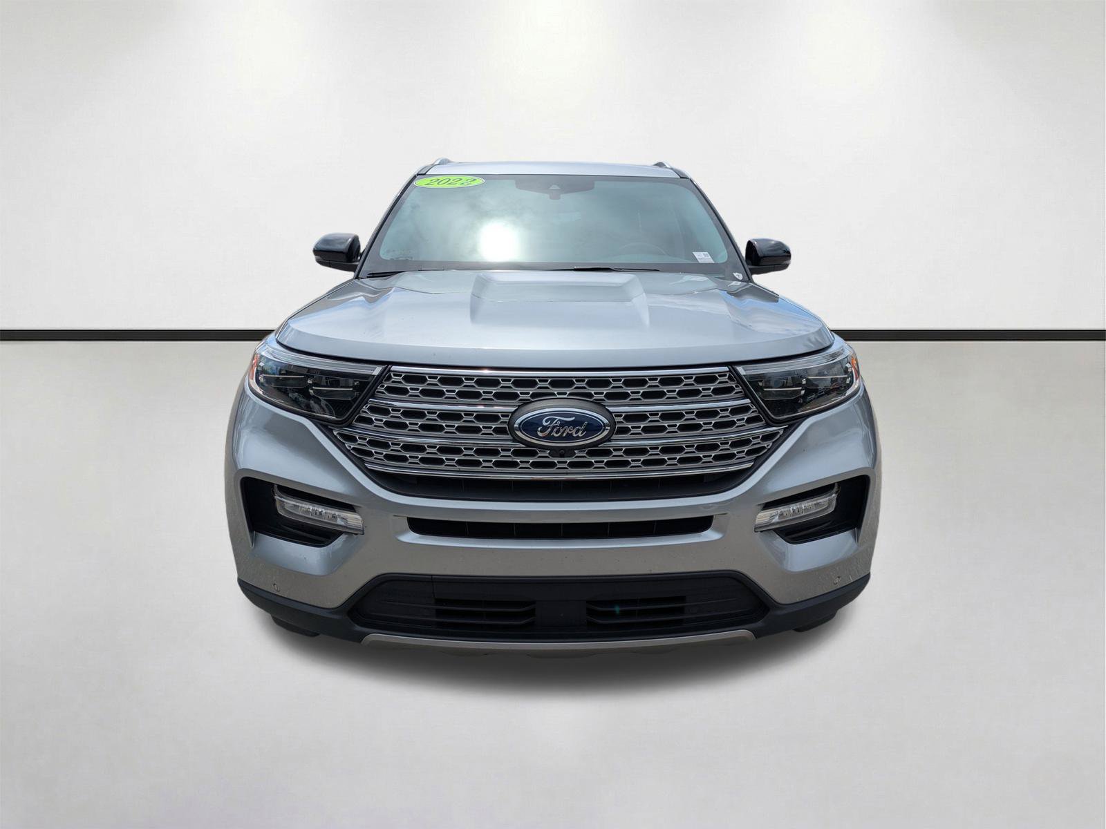 Used 2022 Ford Explorer Limited w/ Limited Technology Package RWD image 3