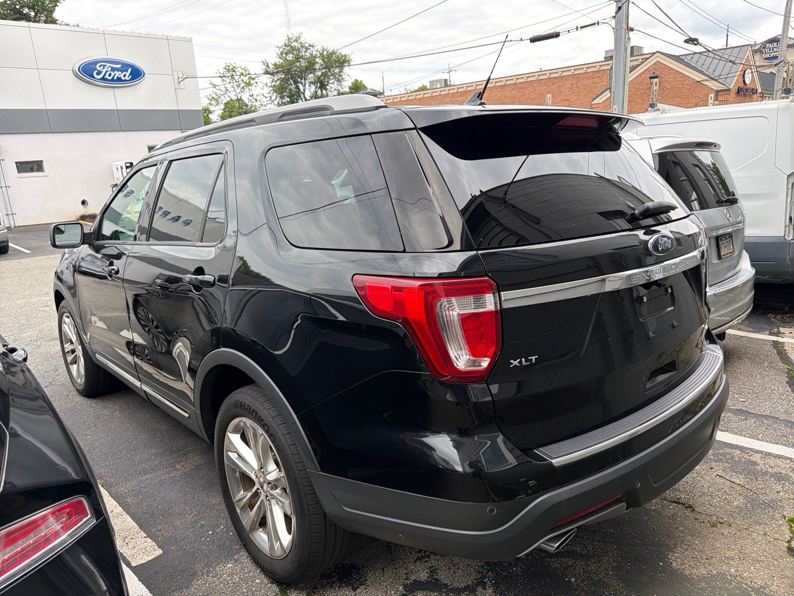 Used 2018 Ford Explorer XLT w/ Equipment Group 202A AWD/4WD image 4