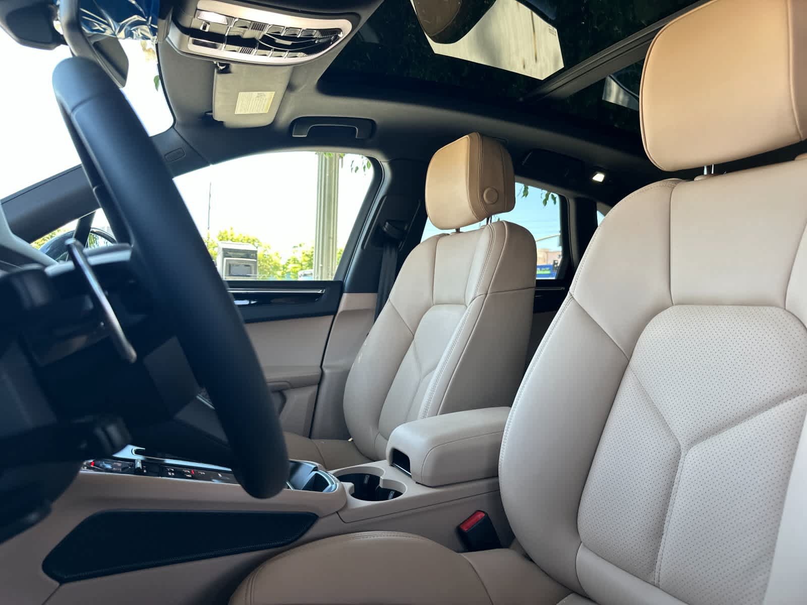 New 2026 Porsche Macan AWD/4WD image 5