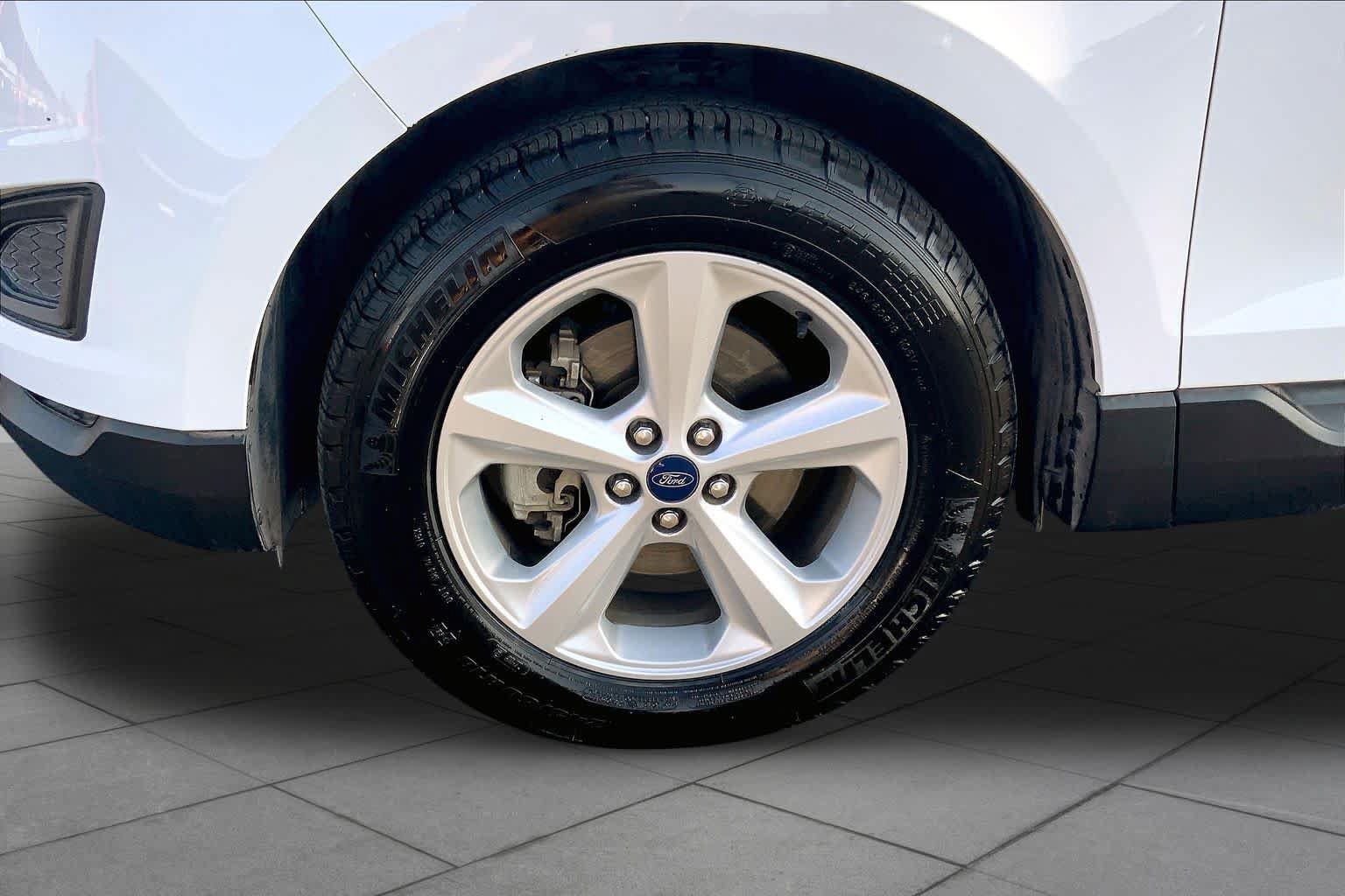 Used 2016 Ford Edge SE FWD image 11