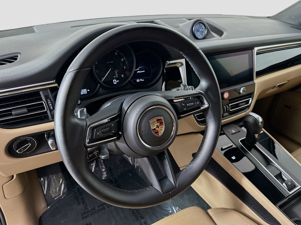 Certified 2024 Porsche Macan AWD/4WD image 12
