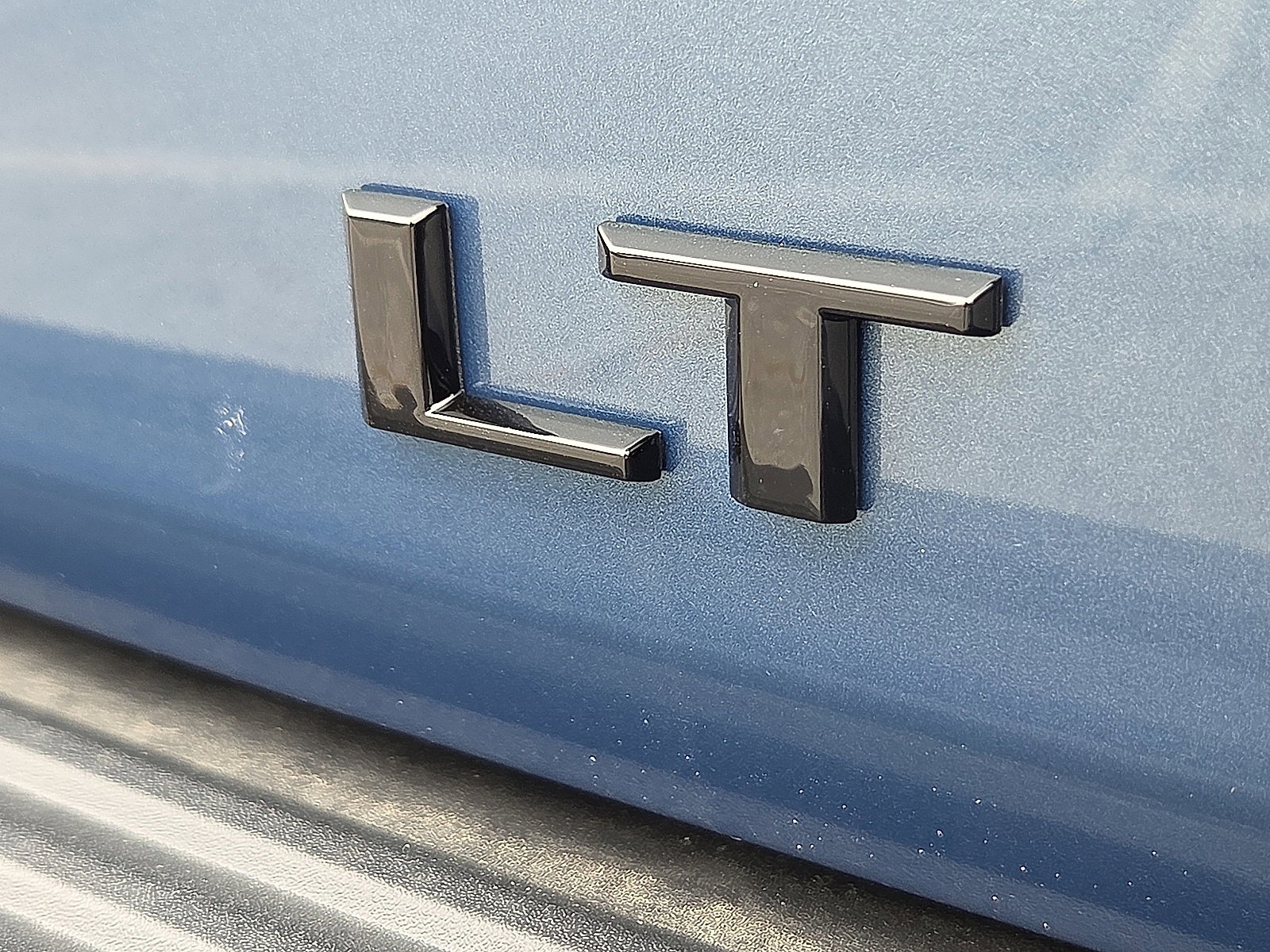 New 2026 Chevrolet Suburban LT w/ LPO, Dark Essentials Package image 9