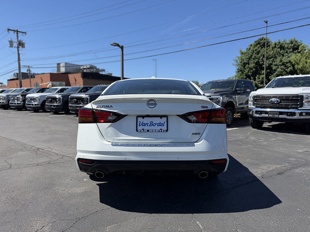 Used 2023 Nissan Altima 2.5 SR w/ SR Premium Package AWD/4WD image 5