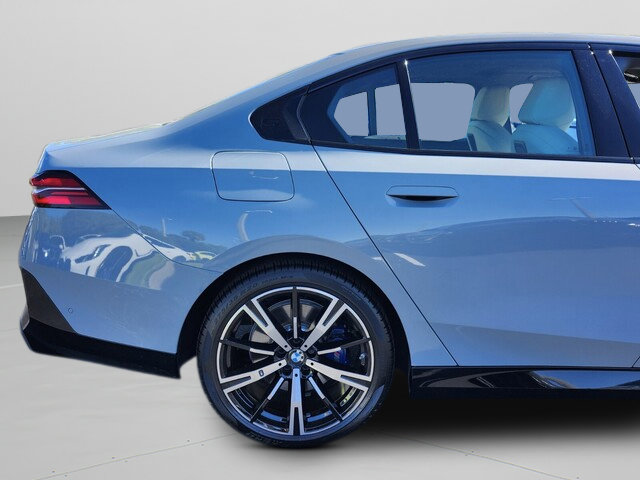 Certified 2026 BMW 530i xDrive w/ M Sport Package image 32