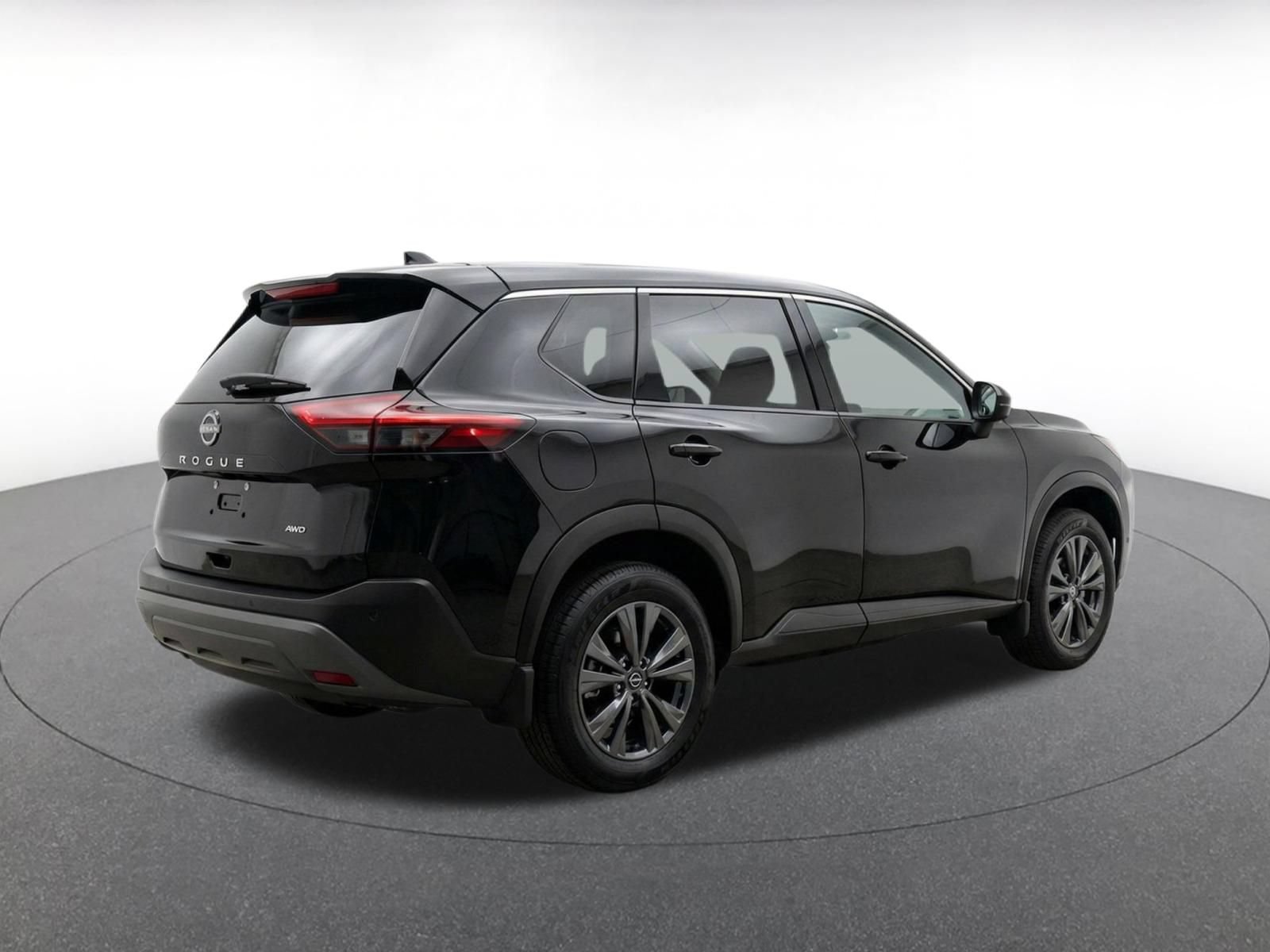 Used 2025 Nissan Rogue SV AWD/4WD image 9