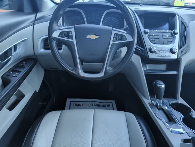 Used 2017 Chevrolet Equinox Premier w/ Enhanced Convenience Package FWD image 2