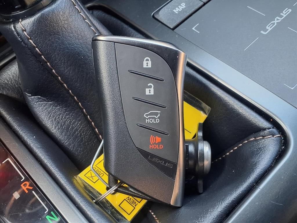 Used 2023 Lexus GX 460 Premium w/ Accessory Package image 13