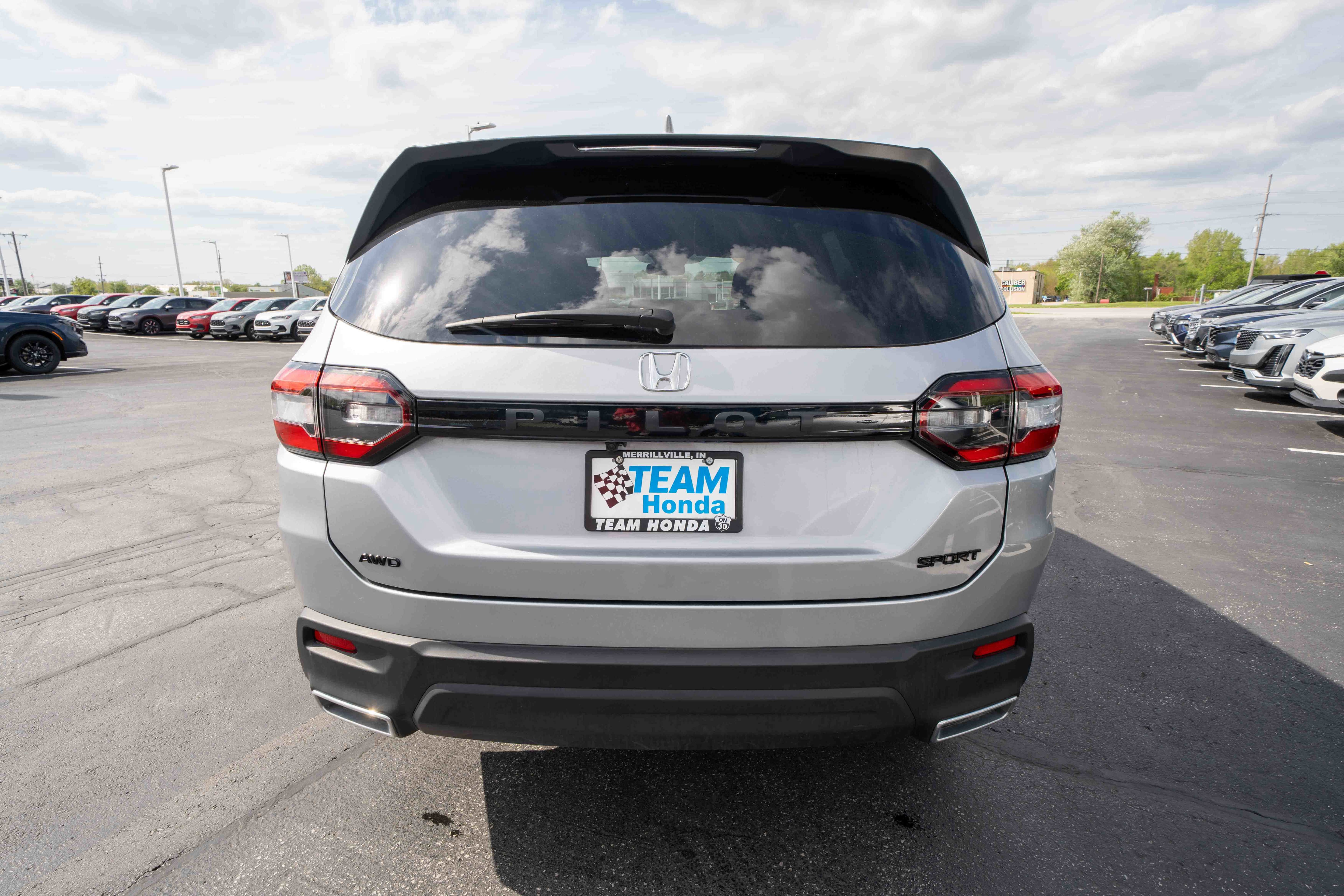 Used 2025 Honda Pilot Sport image 5
