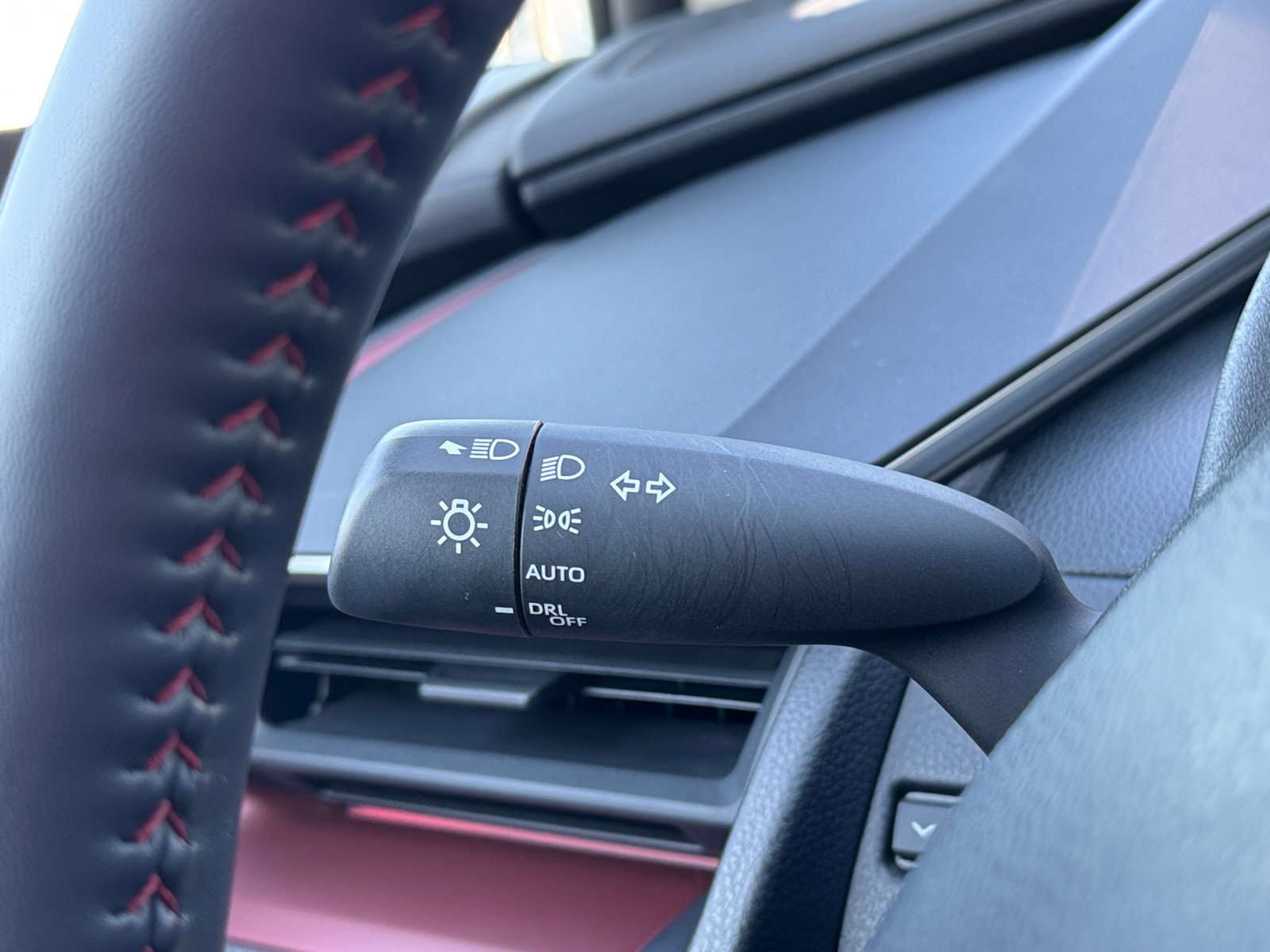 Used 2024 Toyota Prius Prime Premium w/ Advanced Technology Package FWD image 21