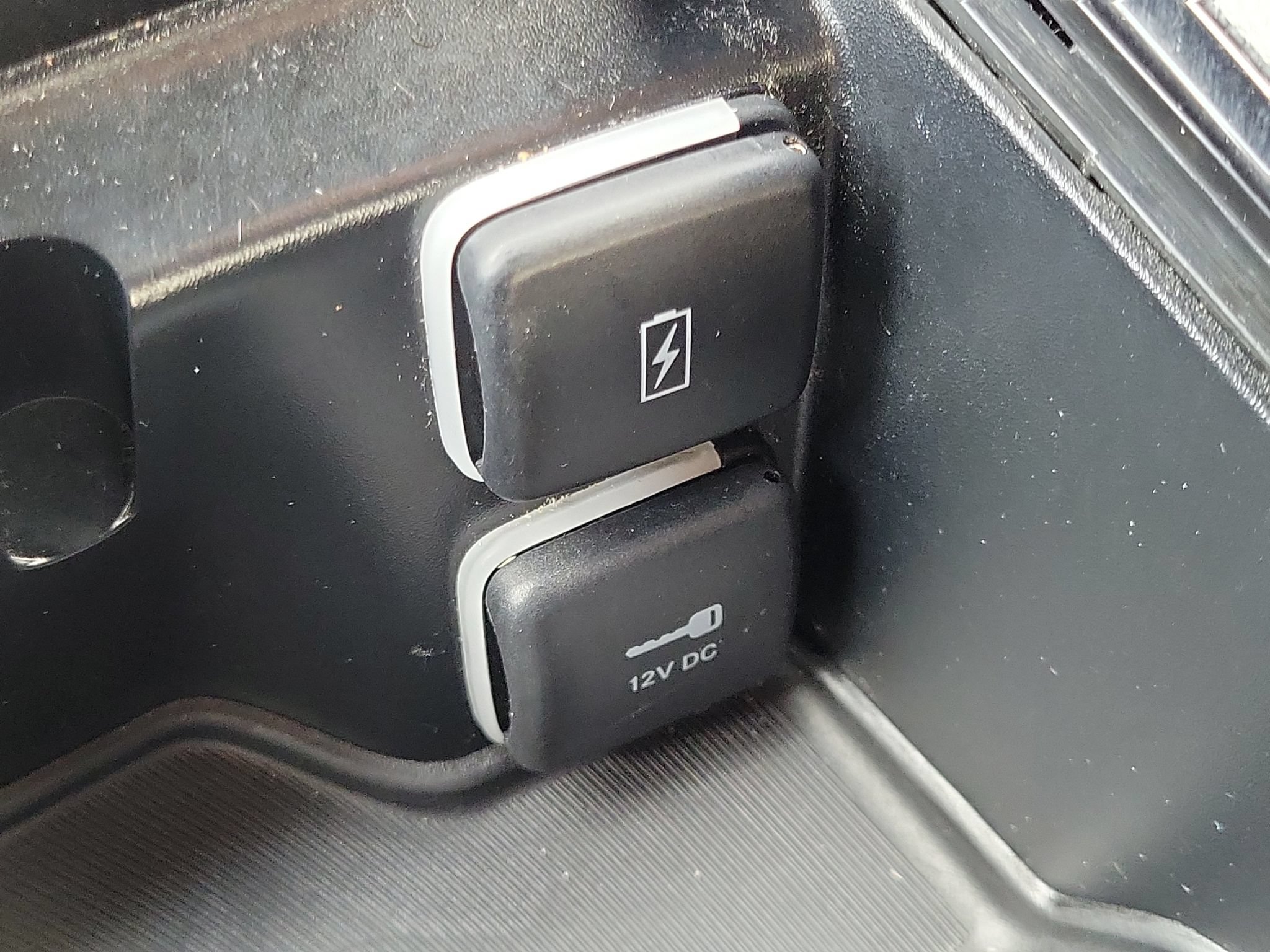 Used 2025 Chrysler Pacifica Limited FWD image 21