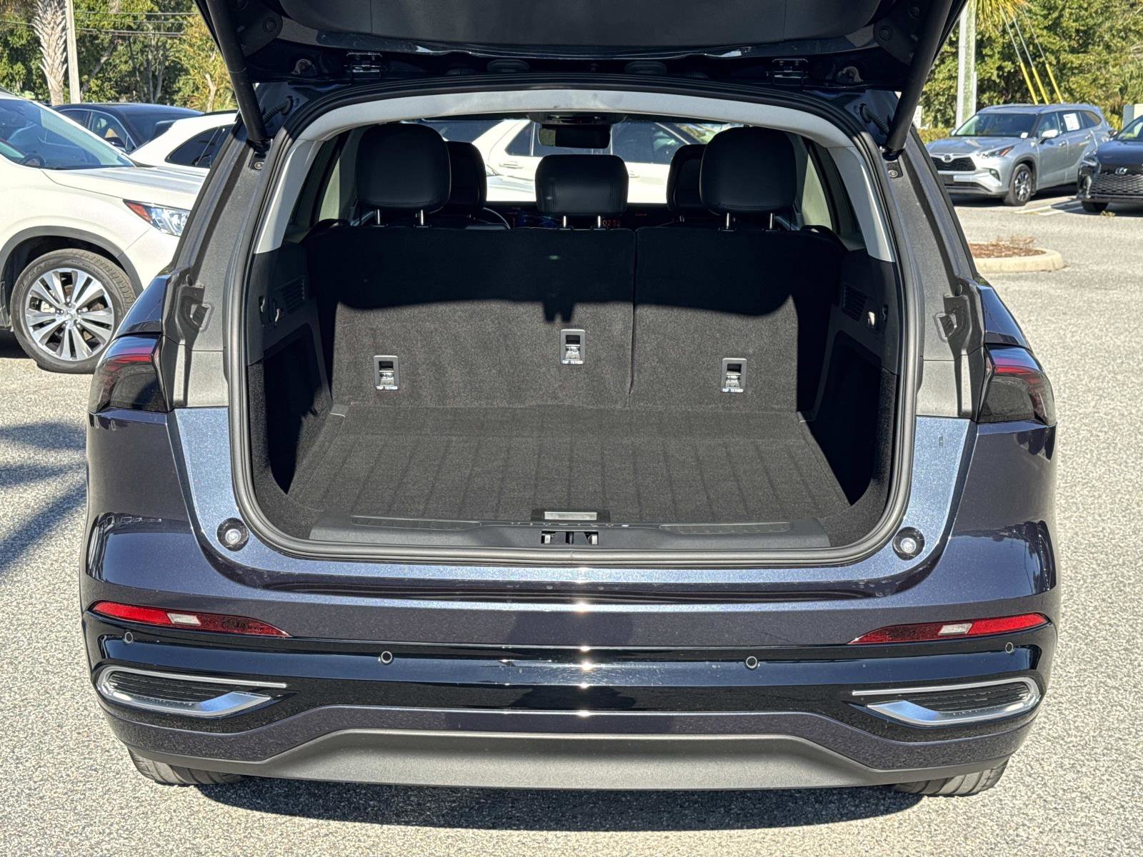 Used 2024 Lincoln Nautilus Reserve image 11