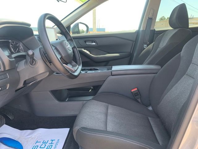 Used 2025 Nissan Rogue SV image 22