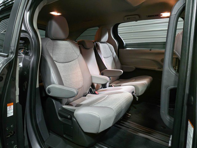 Used 2023 Toyota Sienna LE image 19