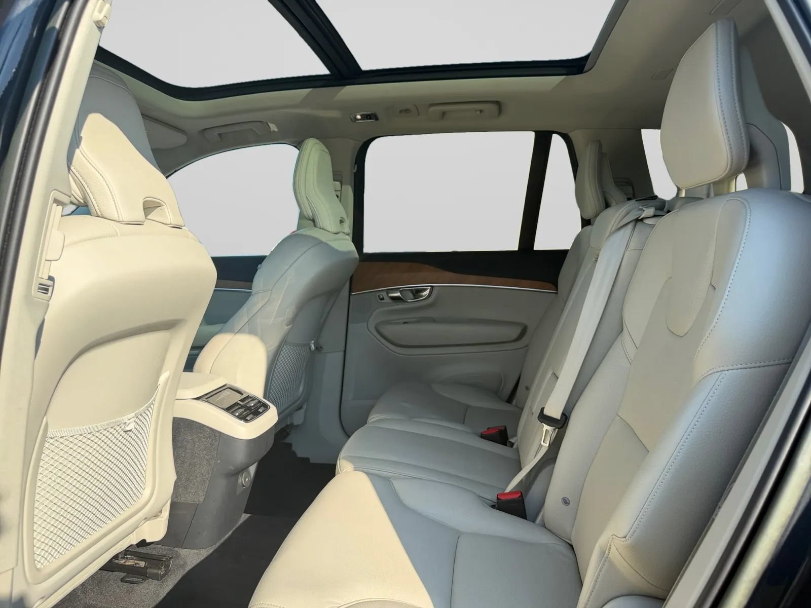 Used 2022 Volvo XC90 T5 Momentum w/ Protection Package Premier FWD image 26