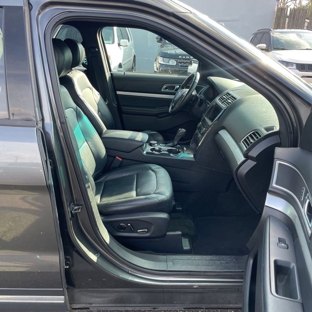 Used 2016 Ford Explorer XLT w/ Equipment Group 202A image 8