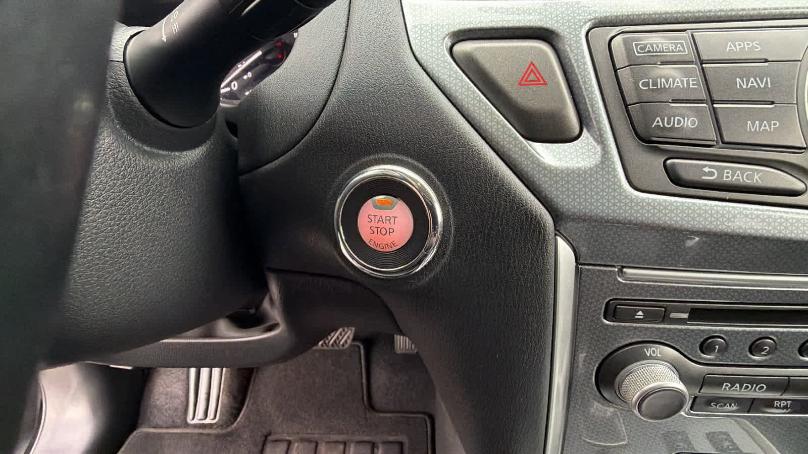 Used 2019 Nissan Pathfinder SL image 17