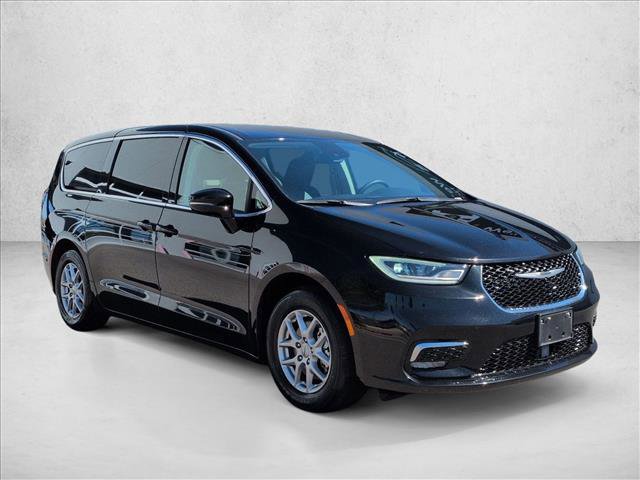 Used 2024 Chrysler Pacifica Touring-L video 3
