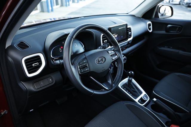 Used 2024 Hyundai Venue Limited image 17
