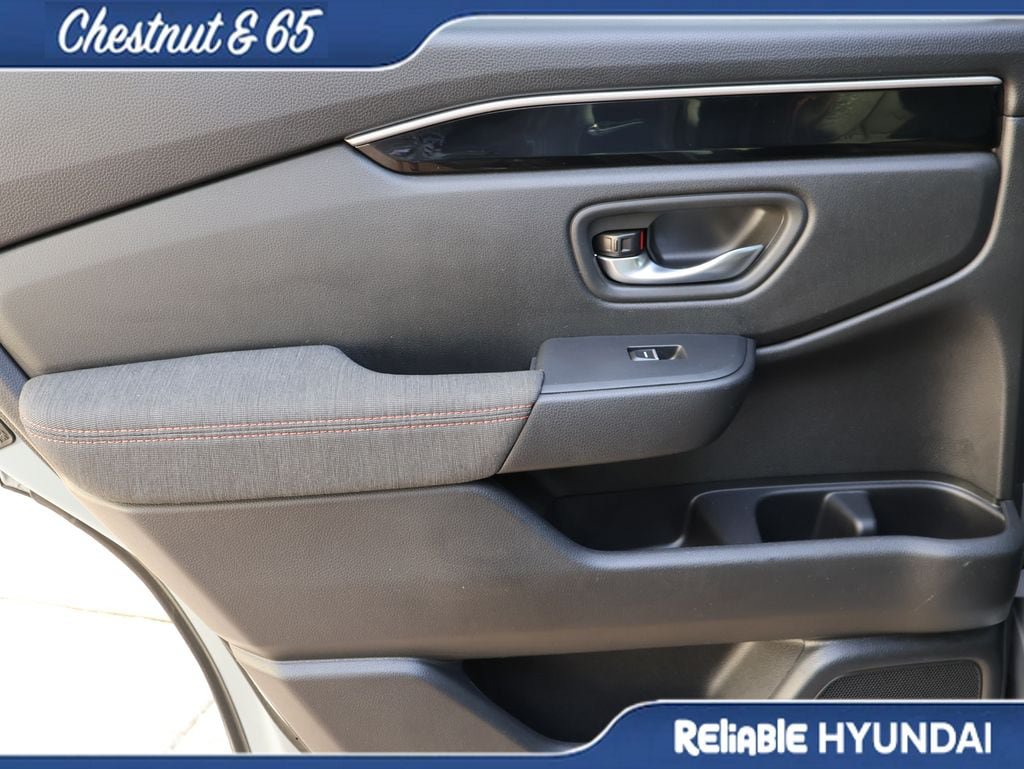 Used 2025 Honda Pilot Sport image 17