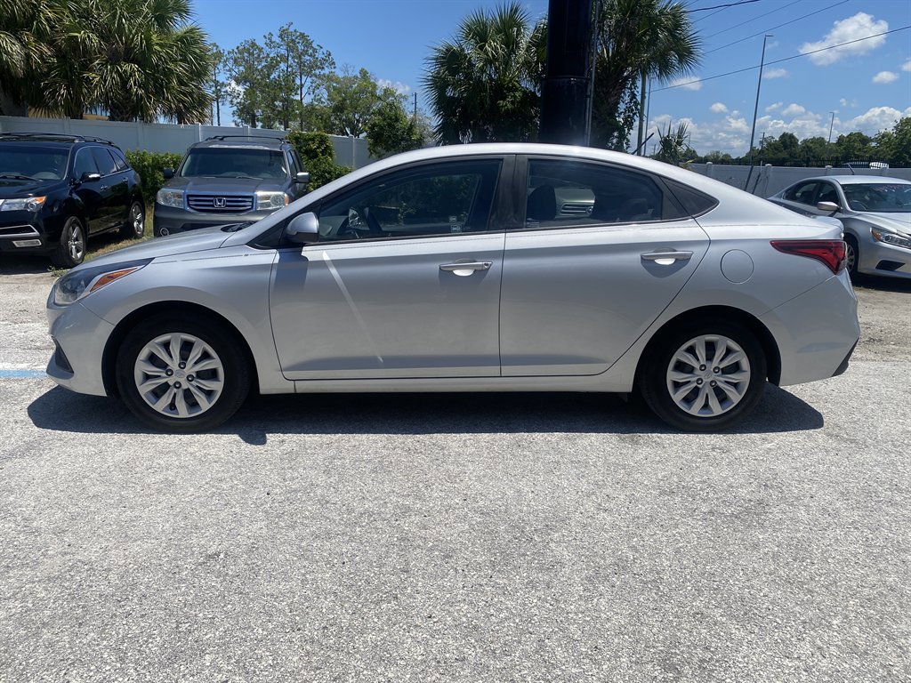 Used 2019 Hyundai Accent SE w/ Cargo Package FWD image 4