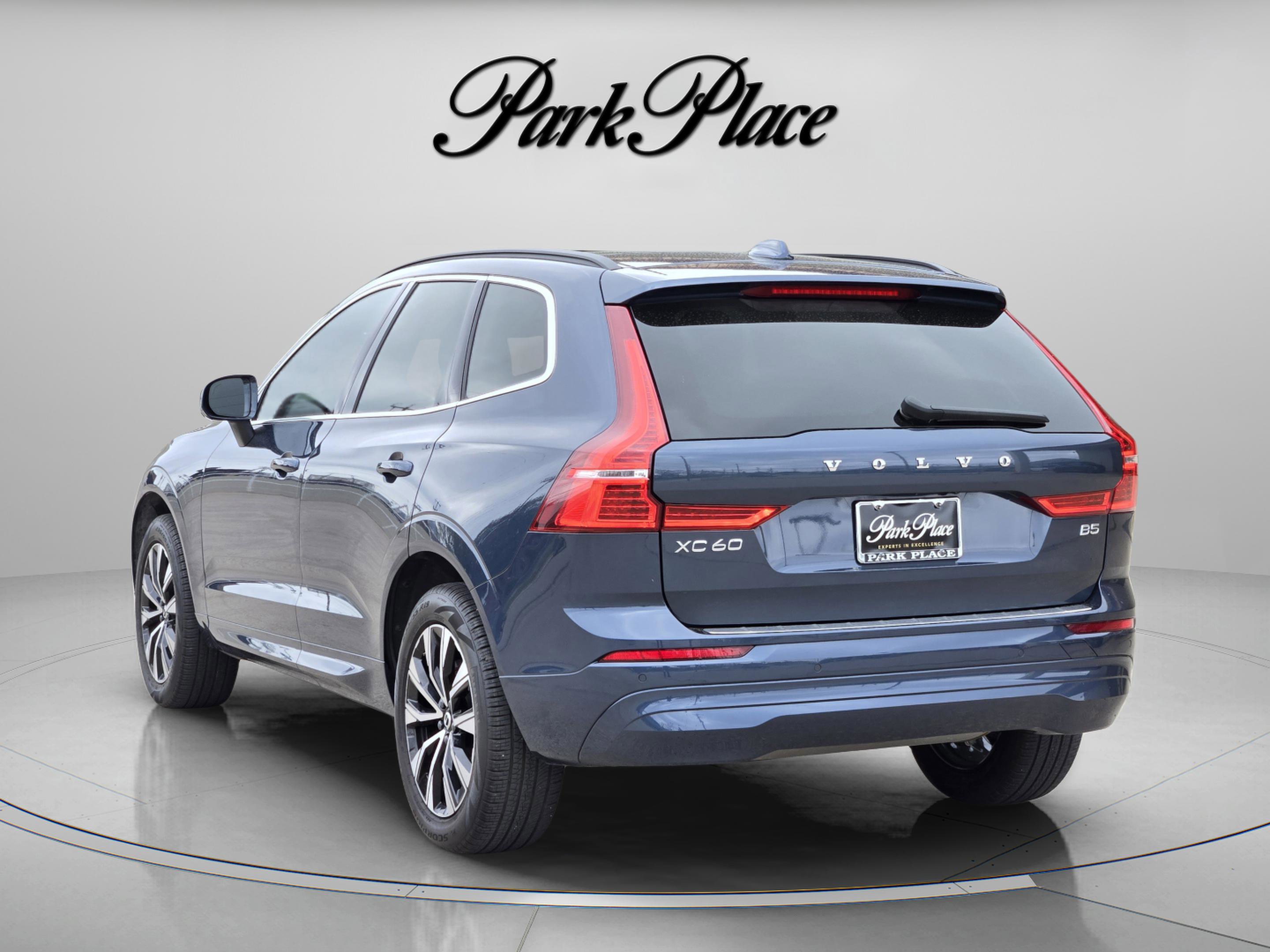 Used 2023 Volvo XC60 B5 Core w/ Climate Package image 3