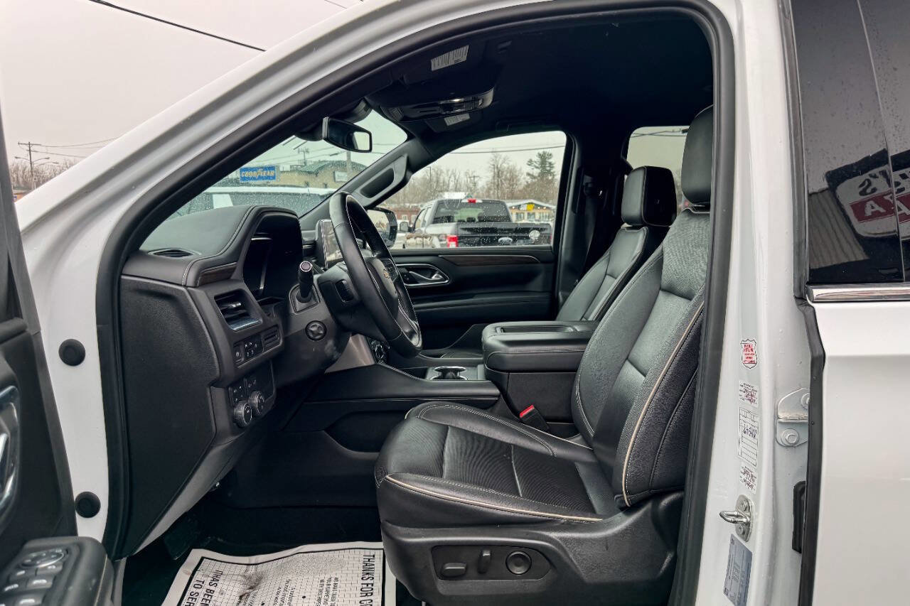 Used 2023 Chevrolet Suburban Premier image 23