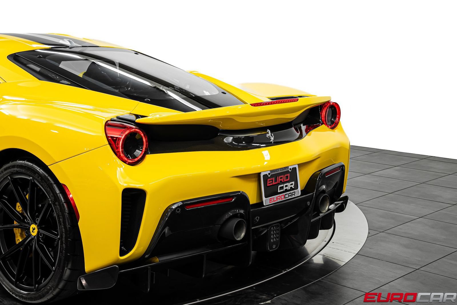 Used 2020 Ferrari 488 Pista Coupe RWD image 24