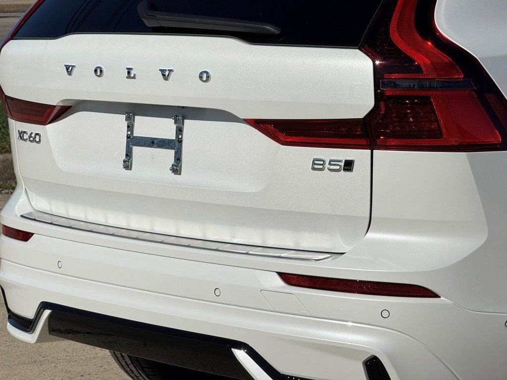 New 2026 Volvo XC60 B5 Plus w/ Protection Package Premier AWD/4WD image 8