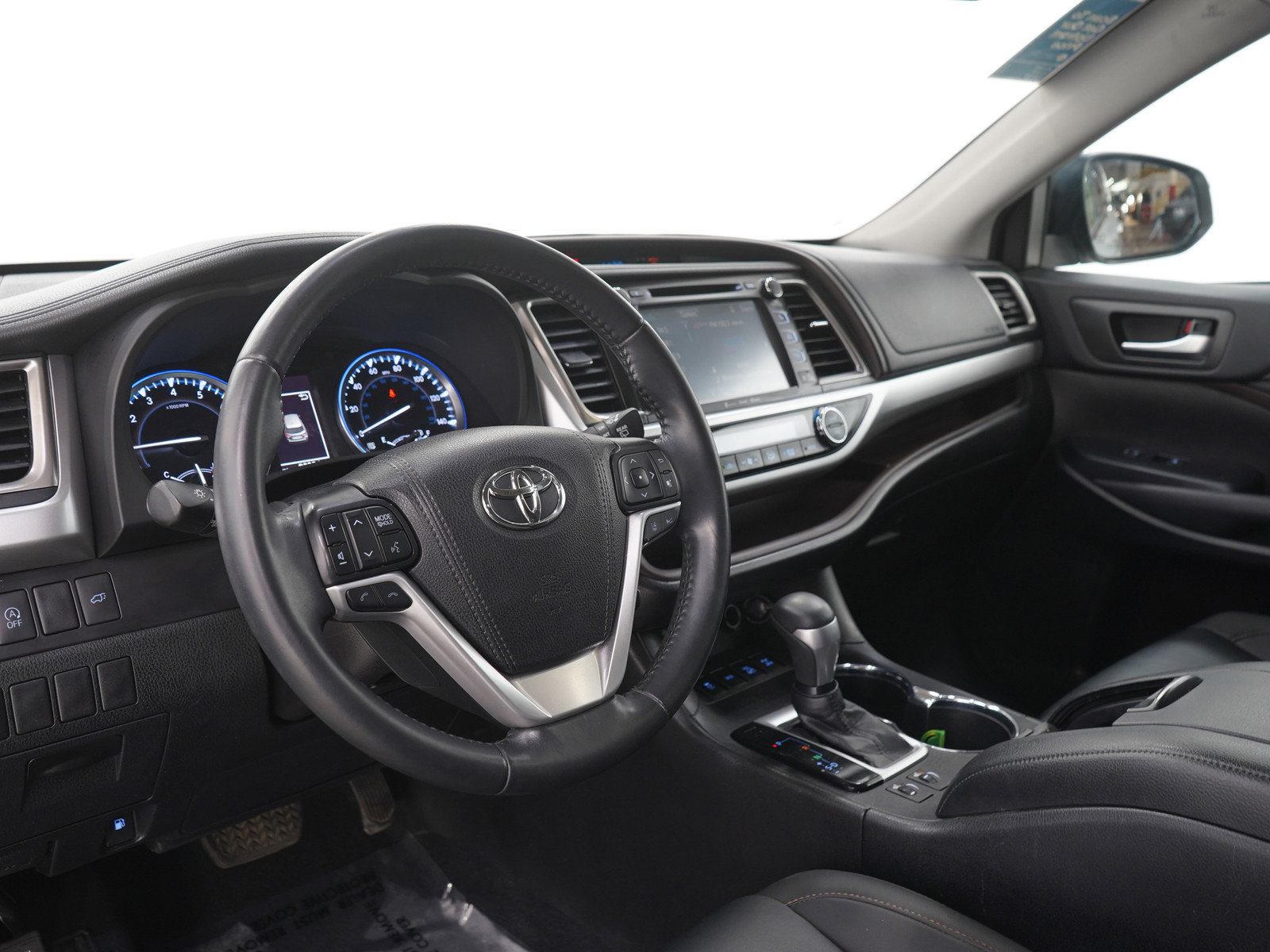 Used 2019 Toyota Highlander XLE AWD/4WD image 28