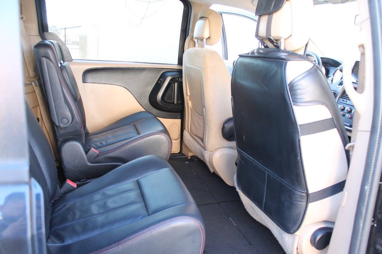 Used 2016 Dodge Grand Caravan SXT FWD image 30
