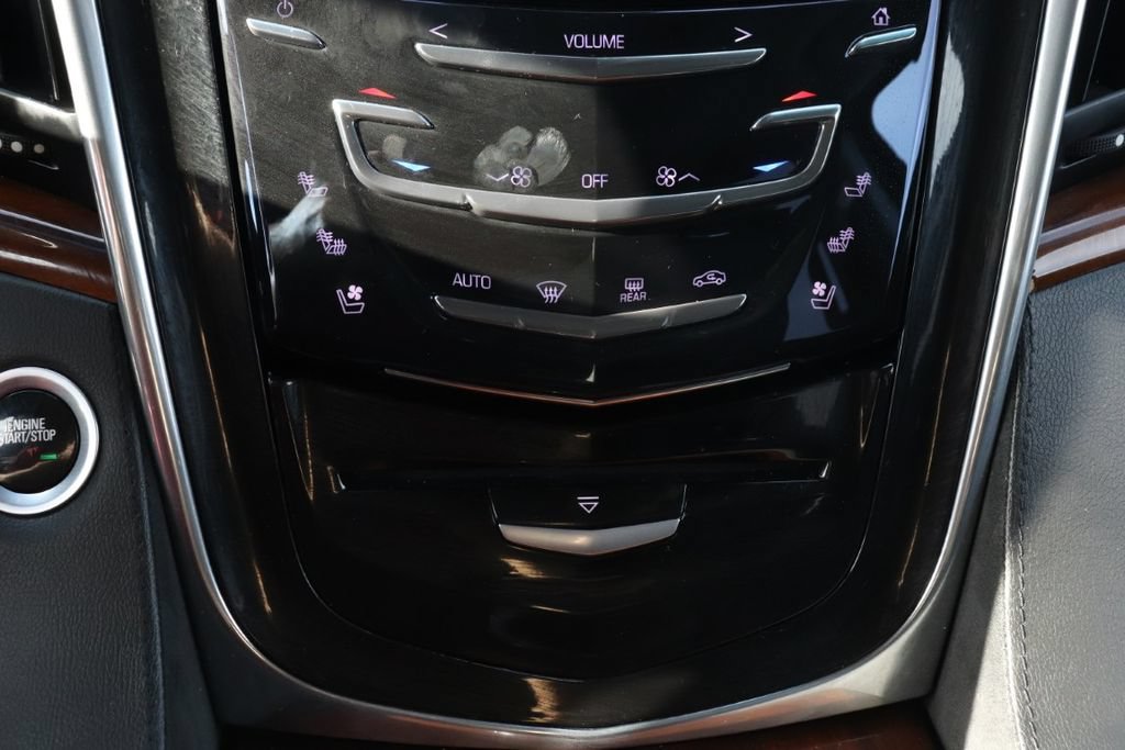 Used 2017 Cadillac Escalade Luxury AWD/4WD image 22