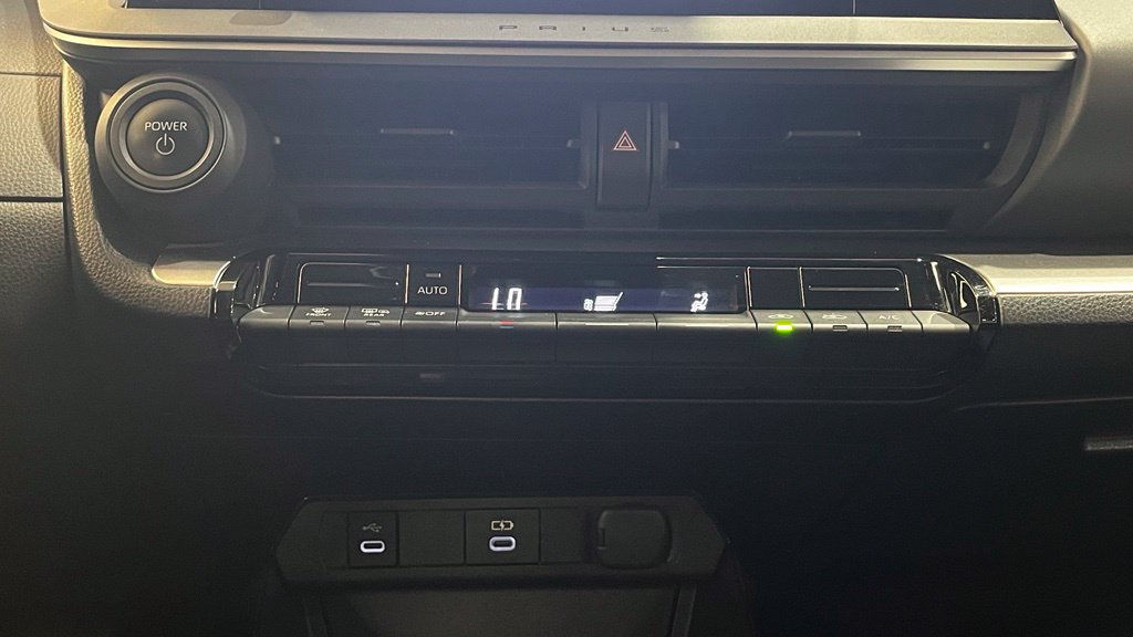 Used 2025 Toyota Prius LE FWD image 21