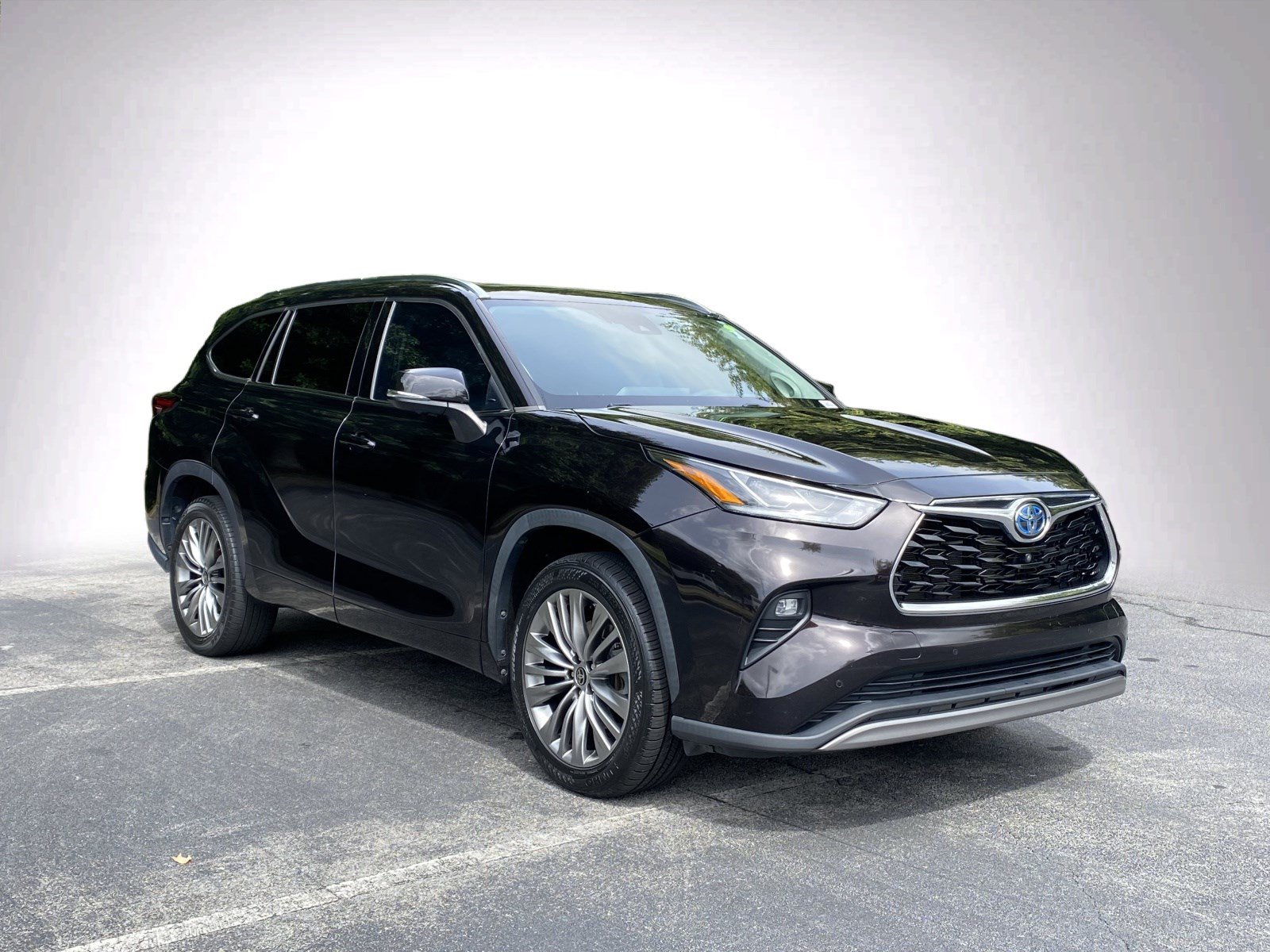 Used 2022 Toyota Highlander Platinum FWD video 2