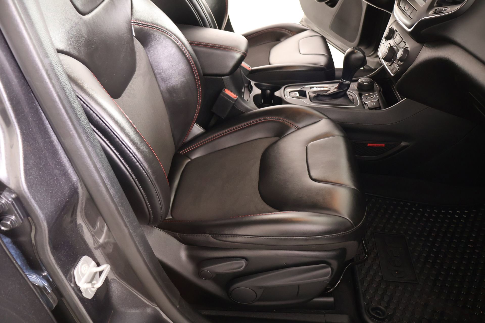 Used 2023 Jeep Cherokee Trailhawk w/ Trailer Tow Group image 15