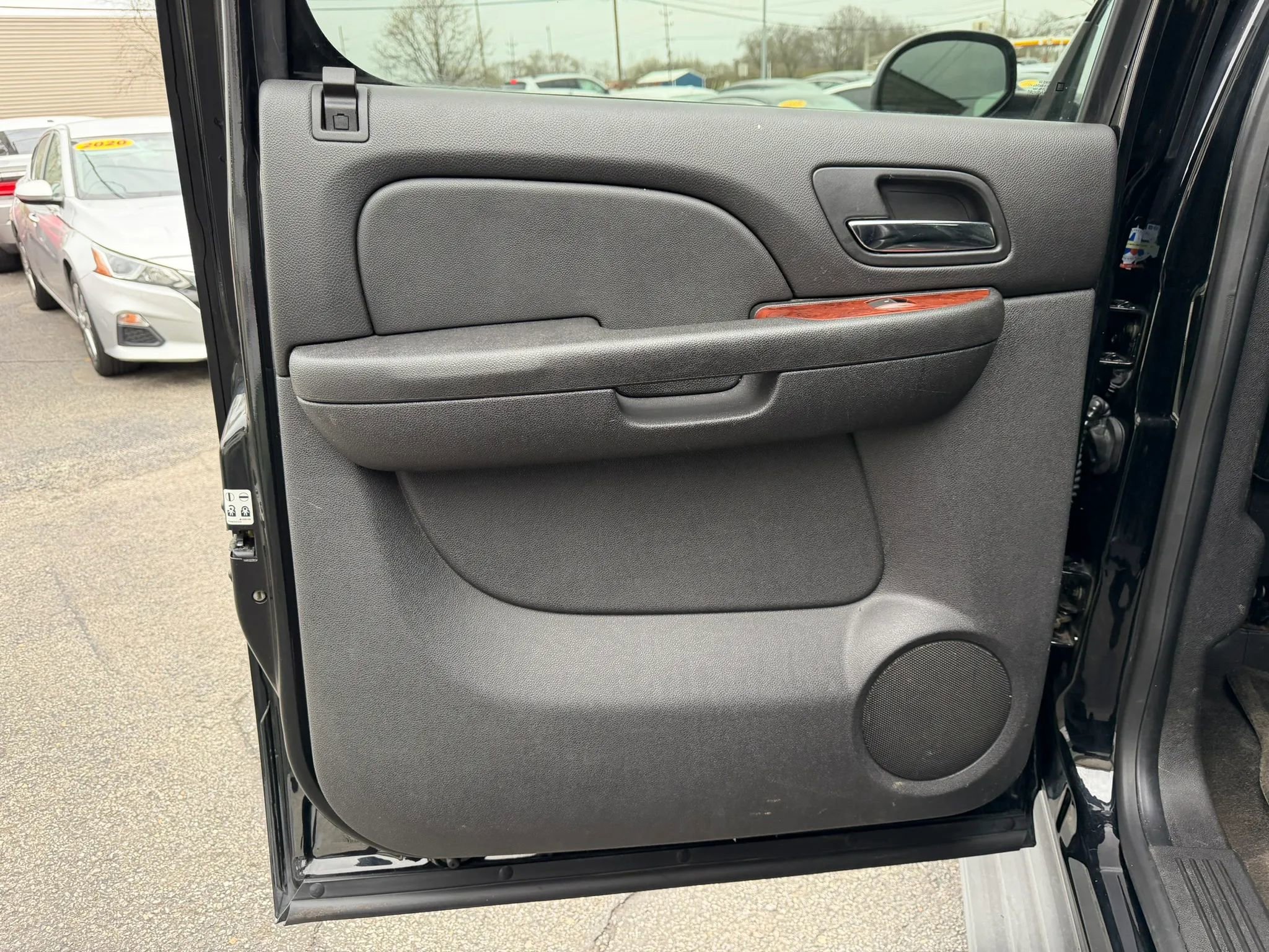 Used 2013 Chevrolet Suburban LT w/ Luxury Package image 24