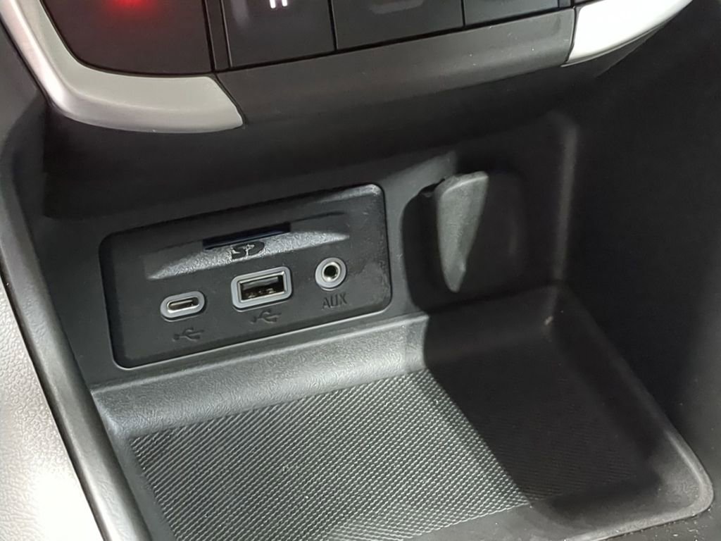 Used 2023 GMC Terrain SLT w/ LPO, Floor Liner Package AWD/4WD image 36