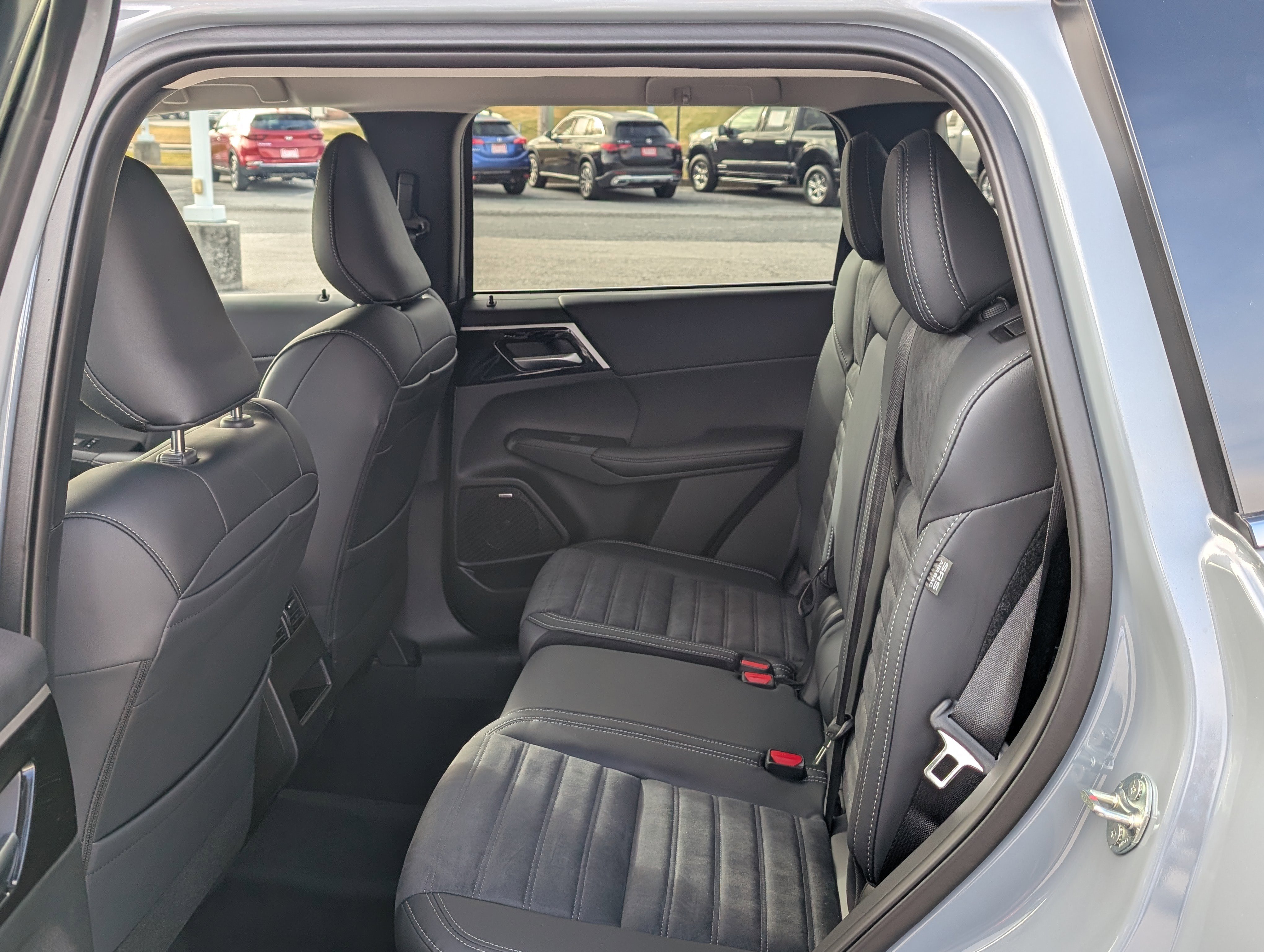 New 2026 Mitsubishi Outlander SE image 15