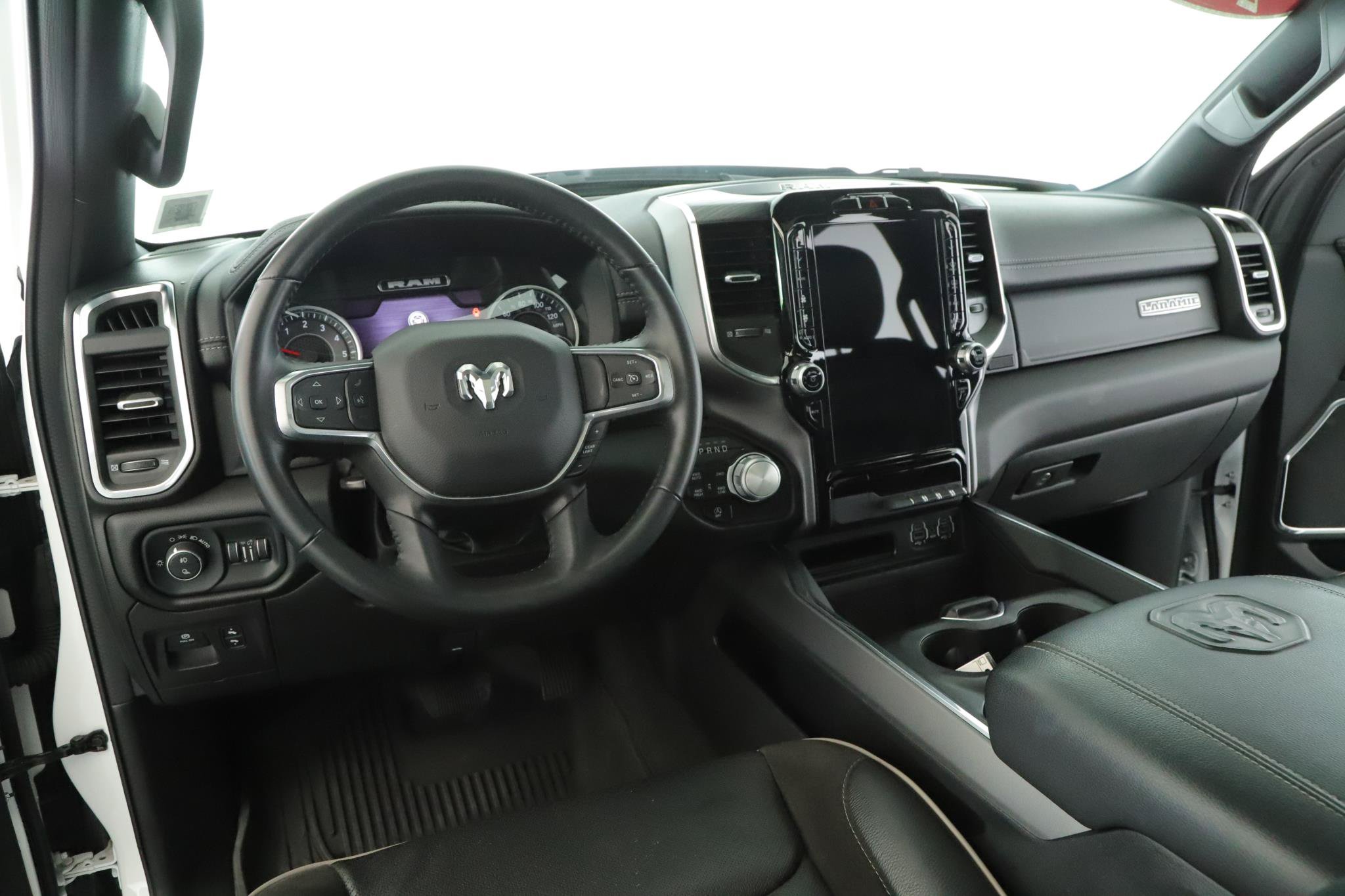 Used 2024 RAM 1500 Laramie AWD/4WD image 2