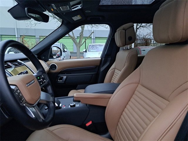 Used 2024 Land Rover Discovery Metropolitan Edition image 20